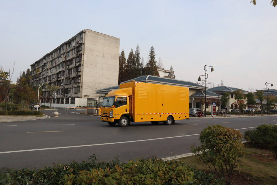 五十鈴150KW應(yīng)急電源車(chē)1.JPG