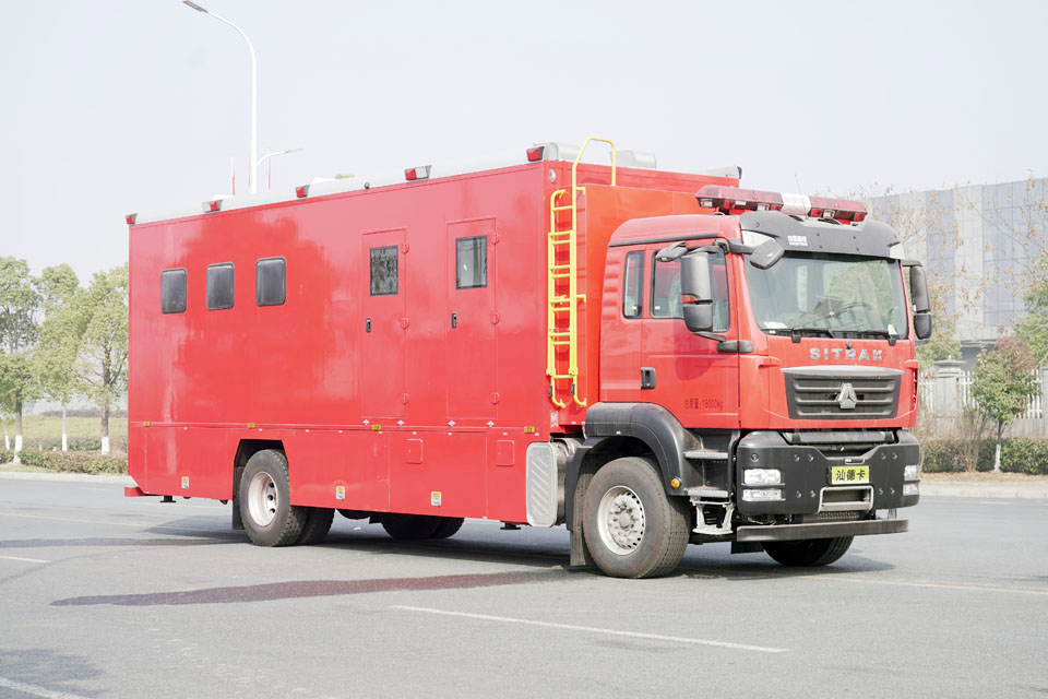 重汽汕德卡淋浴車(chē)960X640 3.jpg