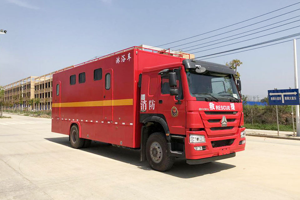 重汽汕德卡淋浴車(chē)960X640 2.jpg