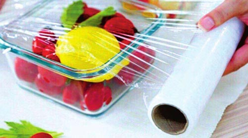 食品塑料保鮮膜透氣性能不達(dá)標(biāo)，內(nèi)部密封的食物仍然會發(fā)霉變質(zhì)